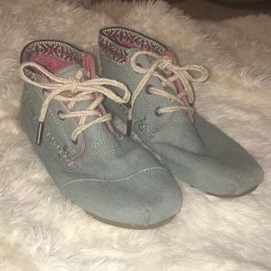 TOMS moccasins